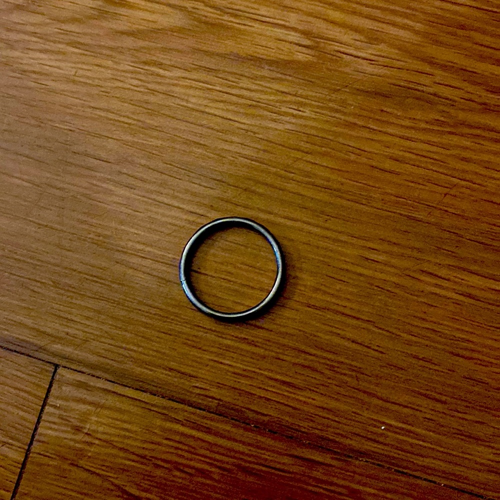 A black ring